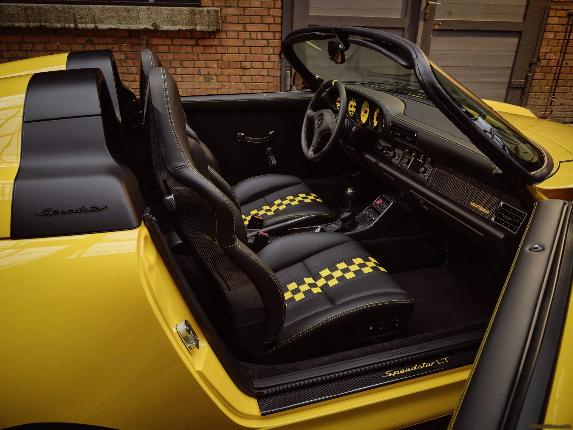 Porsche 911 Speedster Type 993 (2024) – interiér