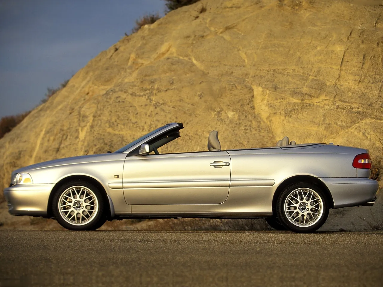 Volvo C70 Convertible (2004) – boční profil