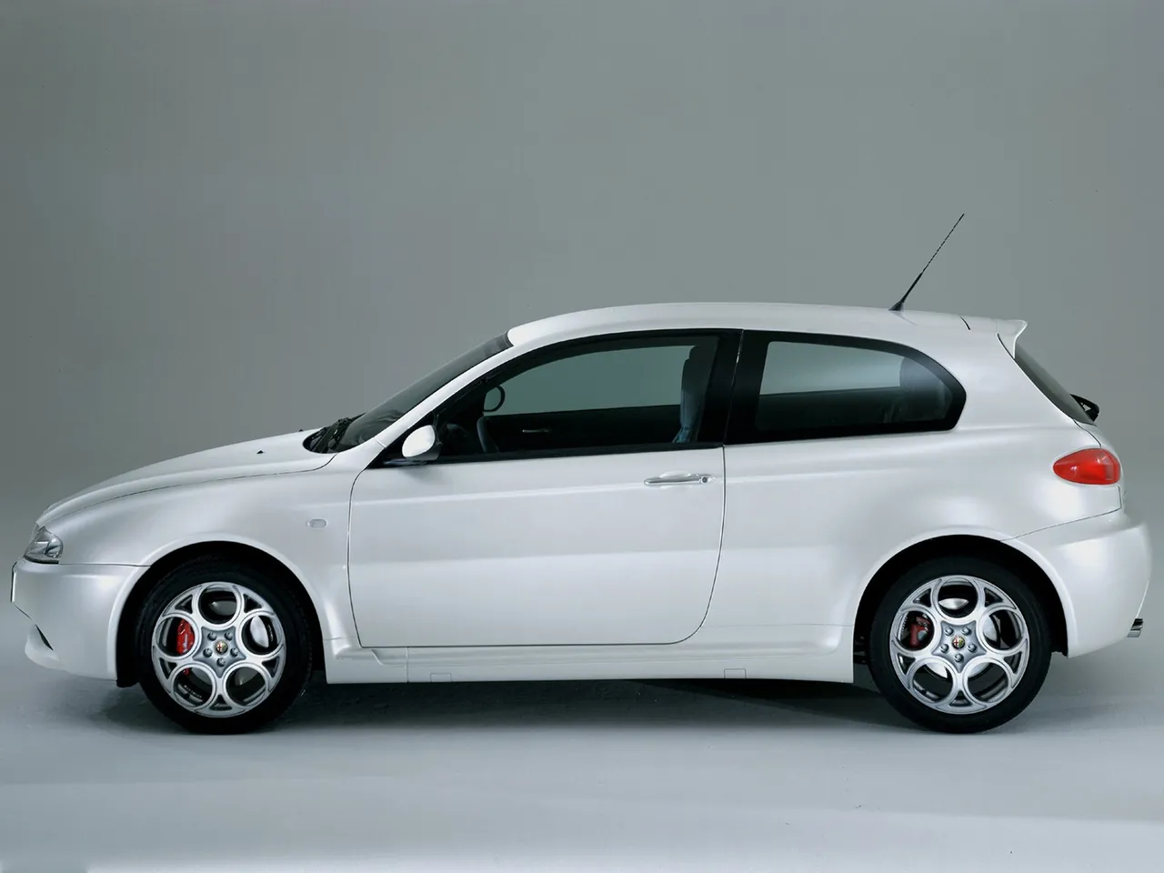 Alfa Romeo 147 GTA (2002) - Side Profile