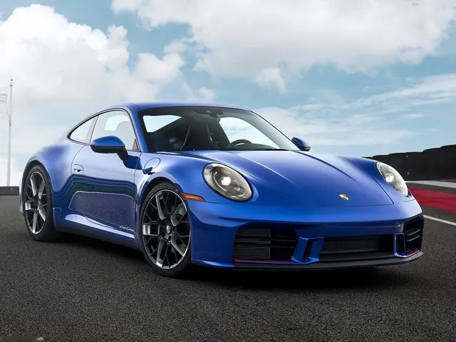 Porsche 911 Carrera T Club Coupe (2026)