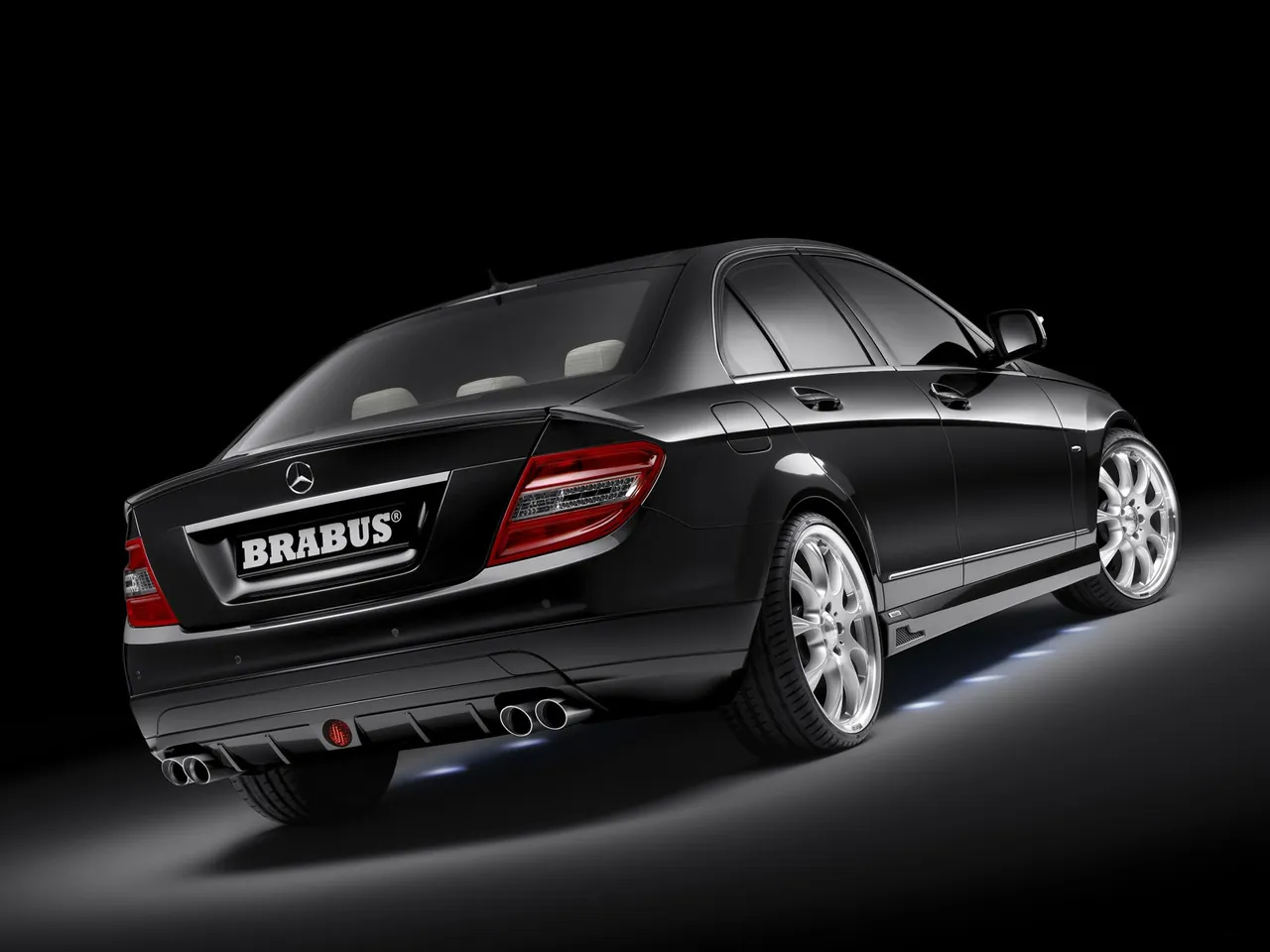 Brabus Mercedes-Benz C-Class (2008) – zadní tříčtvrteční pohled