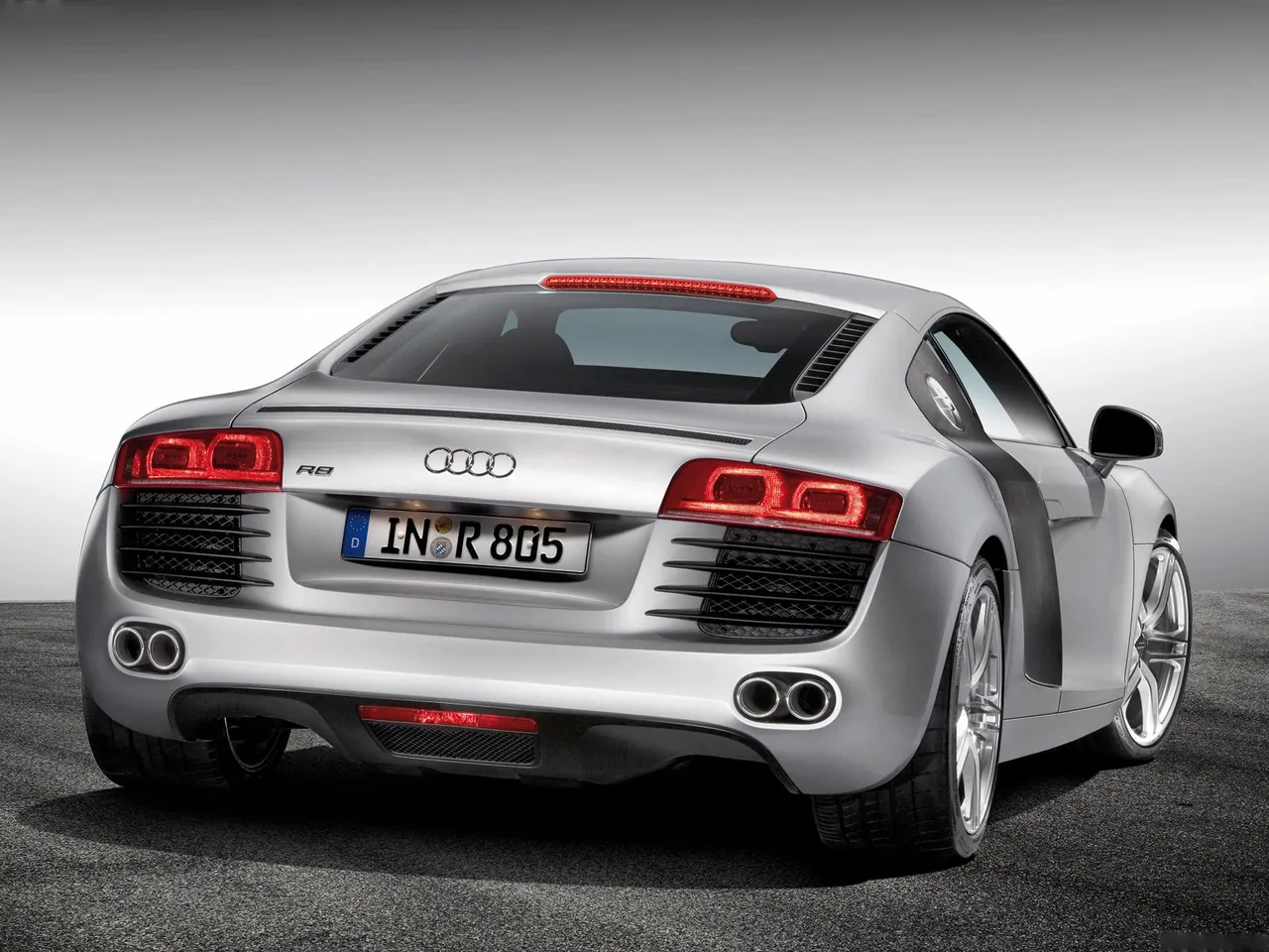 Audi R8 (2007) – zadní tříčtvrteční pohled