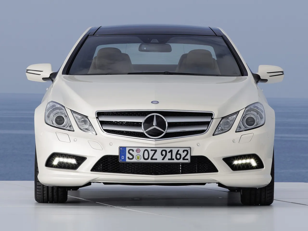 Mercedes-Benz E-Class Coupe (2010) - Front