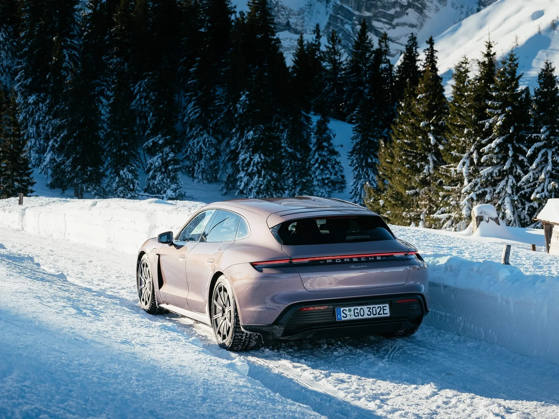 Porsche Taycan Sport Turismo (2022) - Rear Three-Quarter