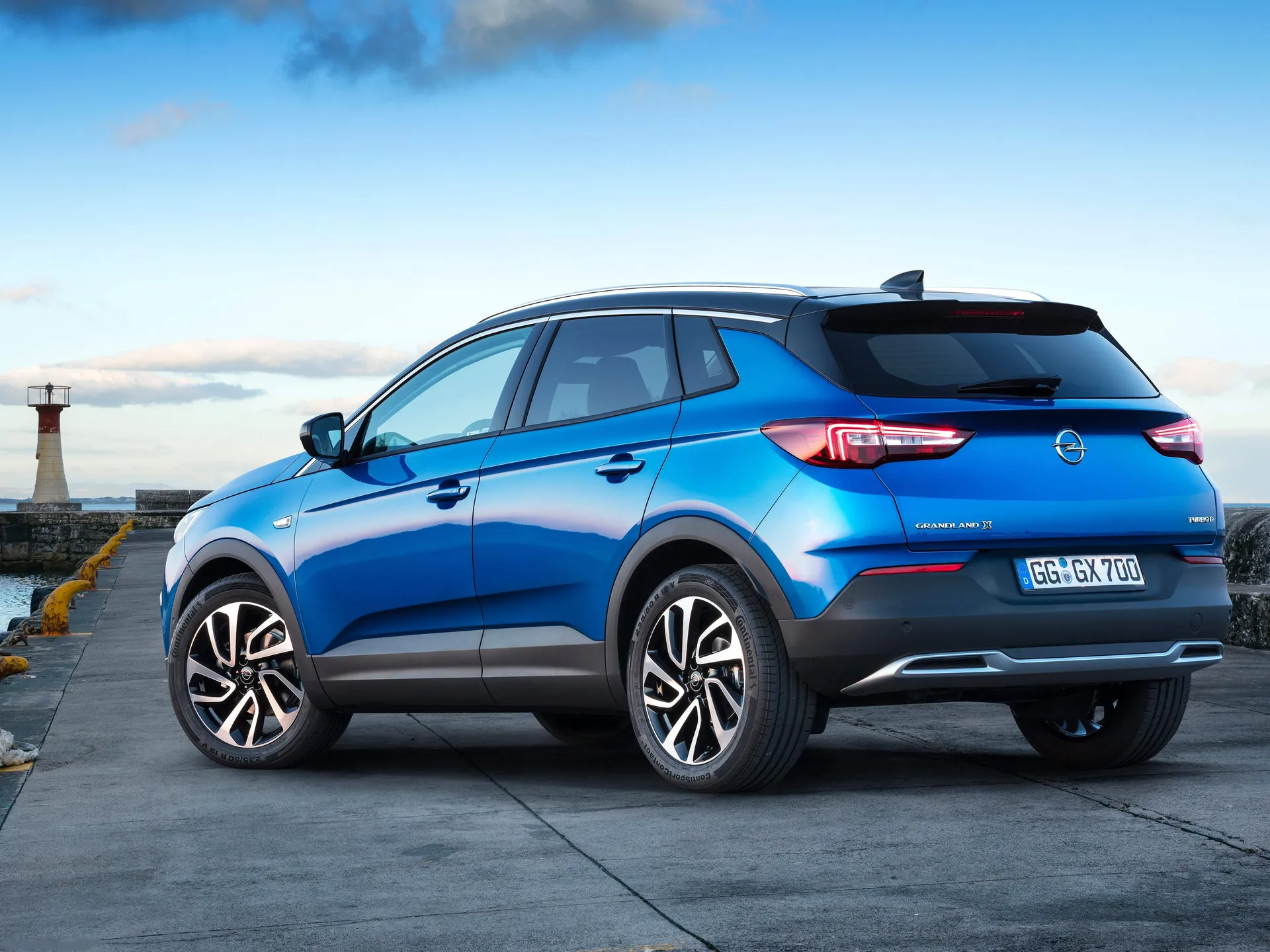 Opel Grandland X (2018) – zadní tříčtvrteční pohled