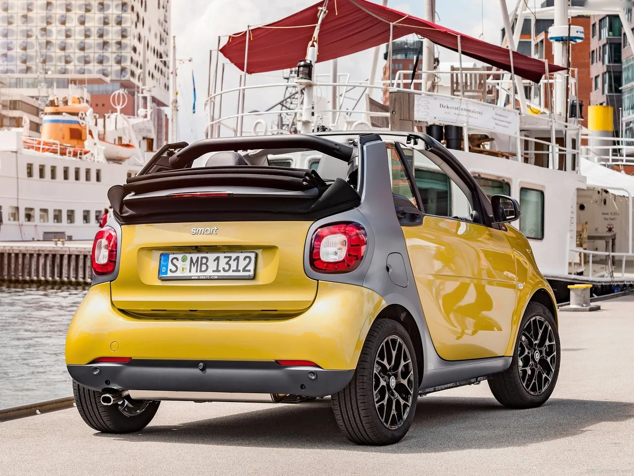 Smart fortwo Cabrio (2016) – zadní tříčtvrteční pohled