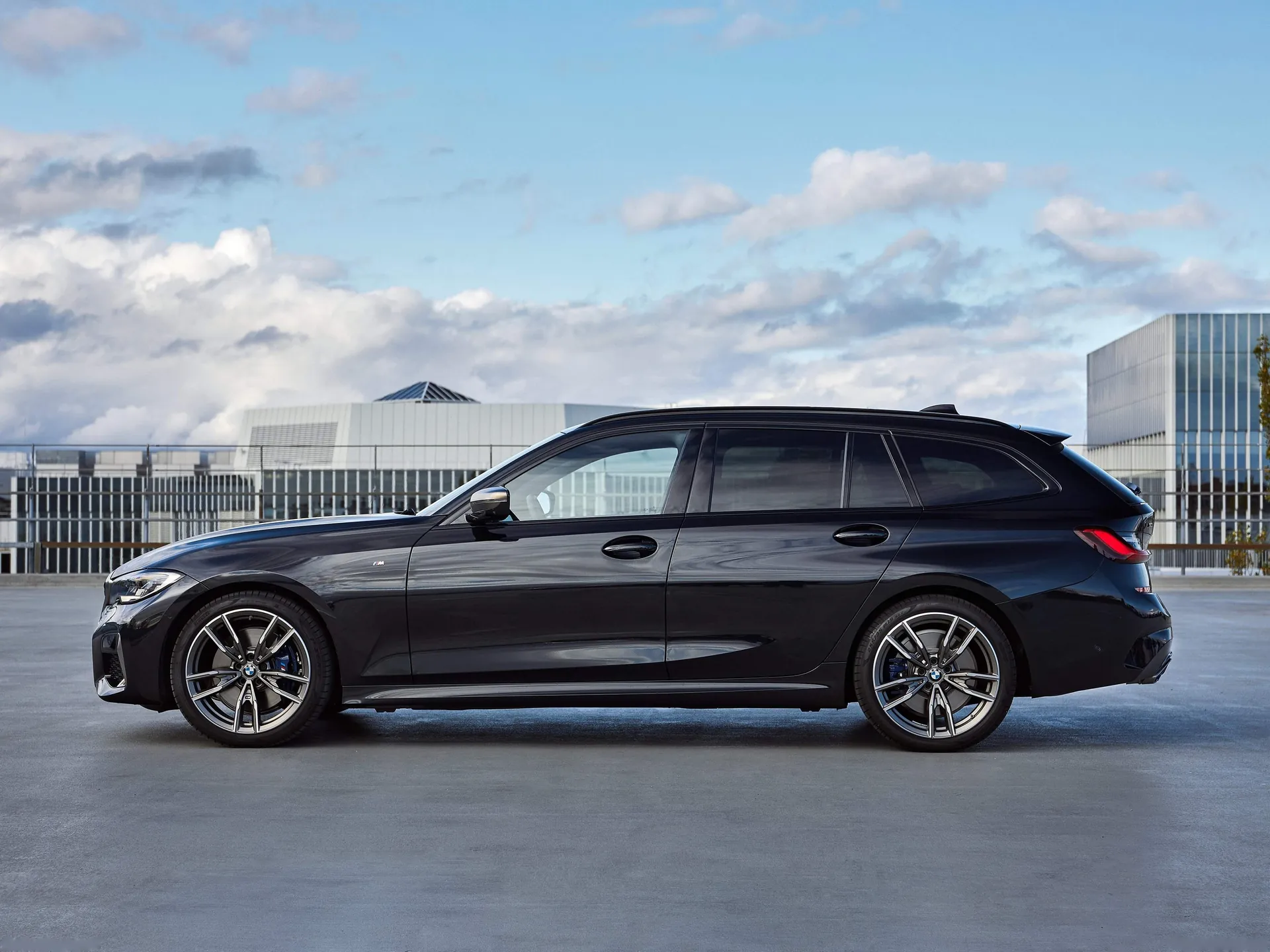 BMW M340i xDrive Touring (2020) – boční profil