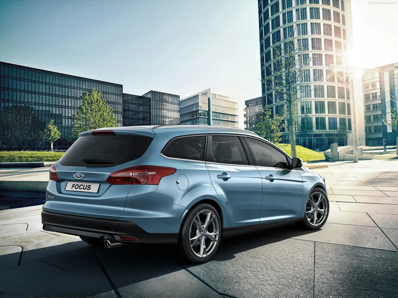 Ford Focus Wagon (2015) – zadní tříčtvrteční pohled