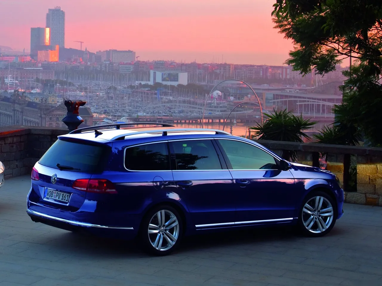 Volkswagen Passat Estate (2011) – zadní tříčtvrteční pohled