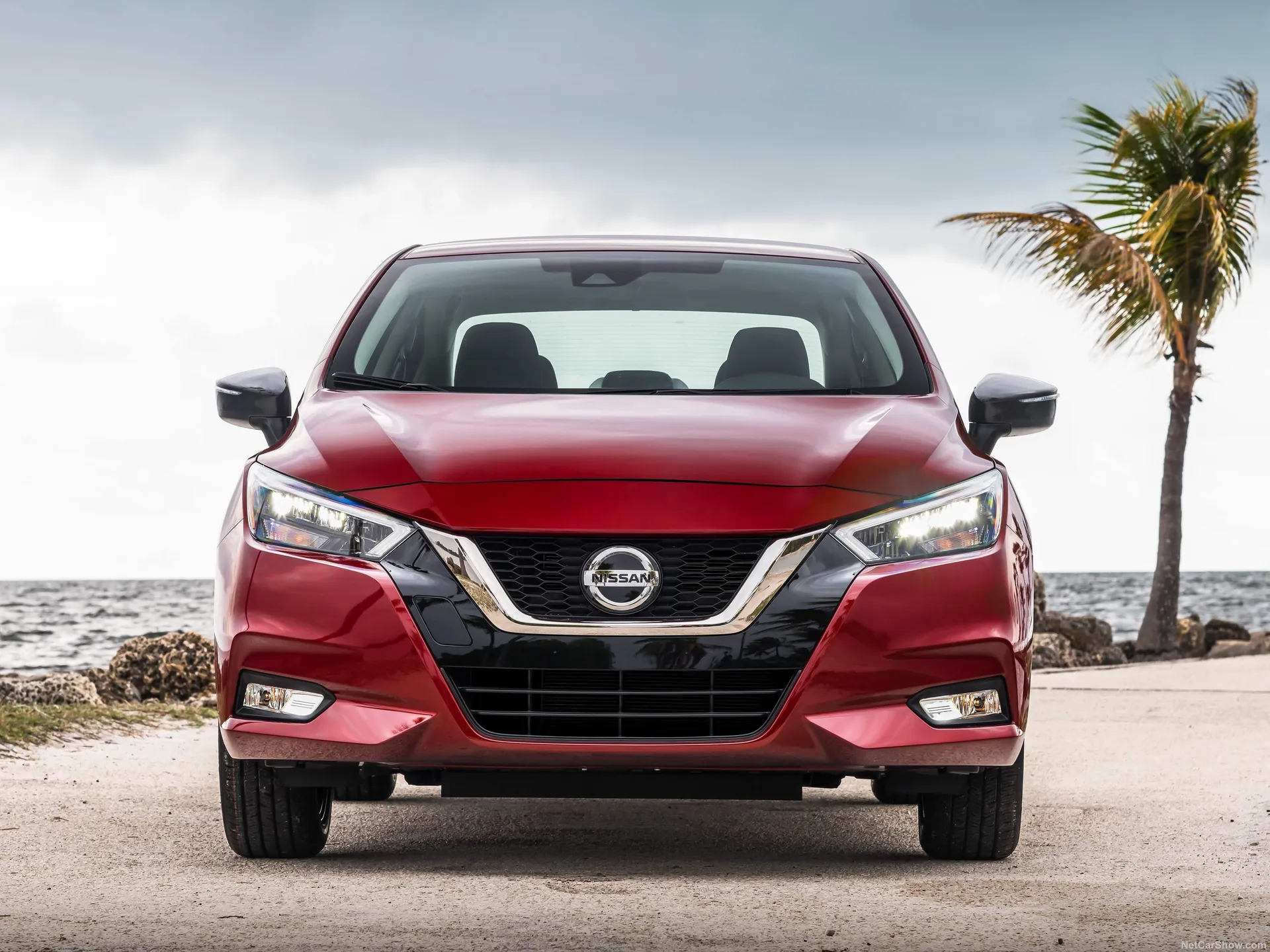 Nissan Versa (2020) - Front
