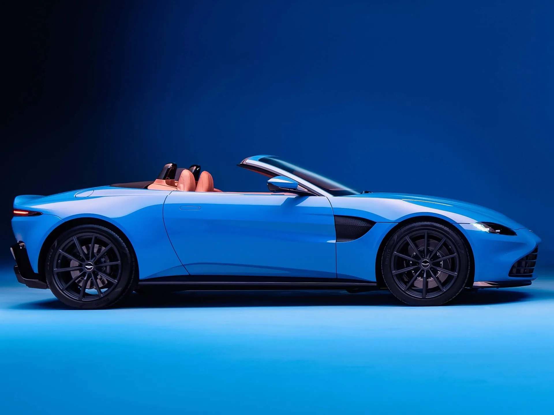 Aston Martin Vantage Roadster (2021) - Side Profile