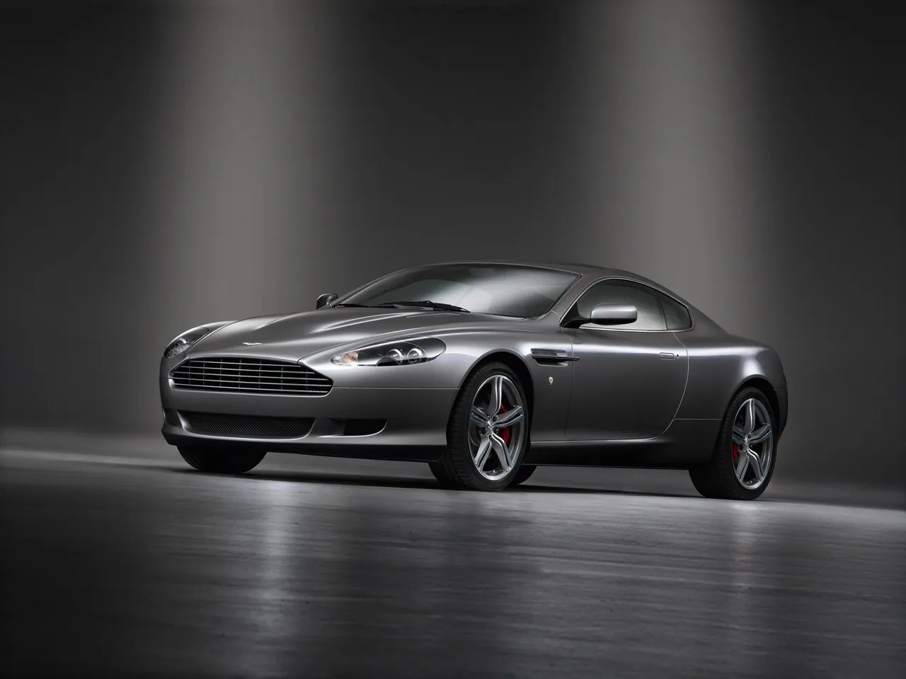 Aston Martin DB9 (2009) – přední tříčtvrteční pohled