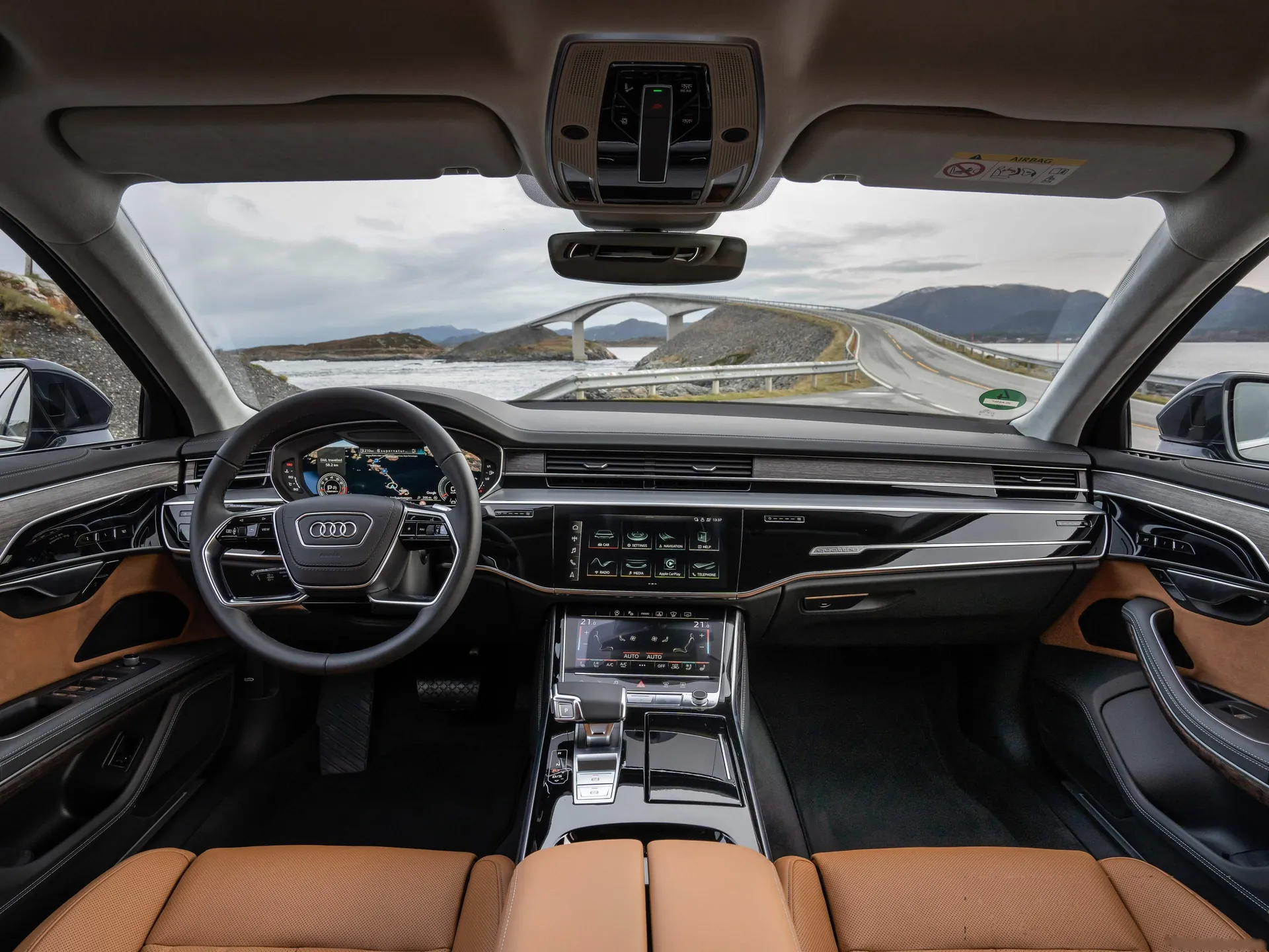 Audi A8 L (2022) – interiér