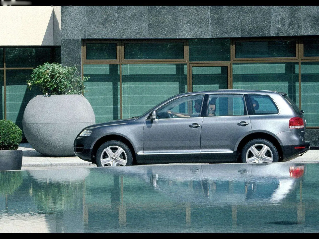 Volkswagen Touareg (2003) - Side Profile