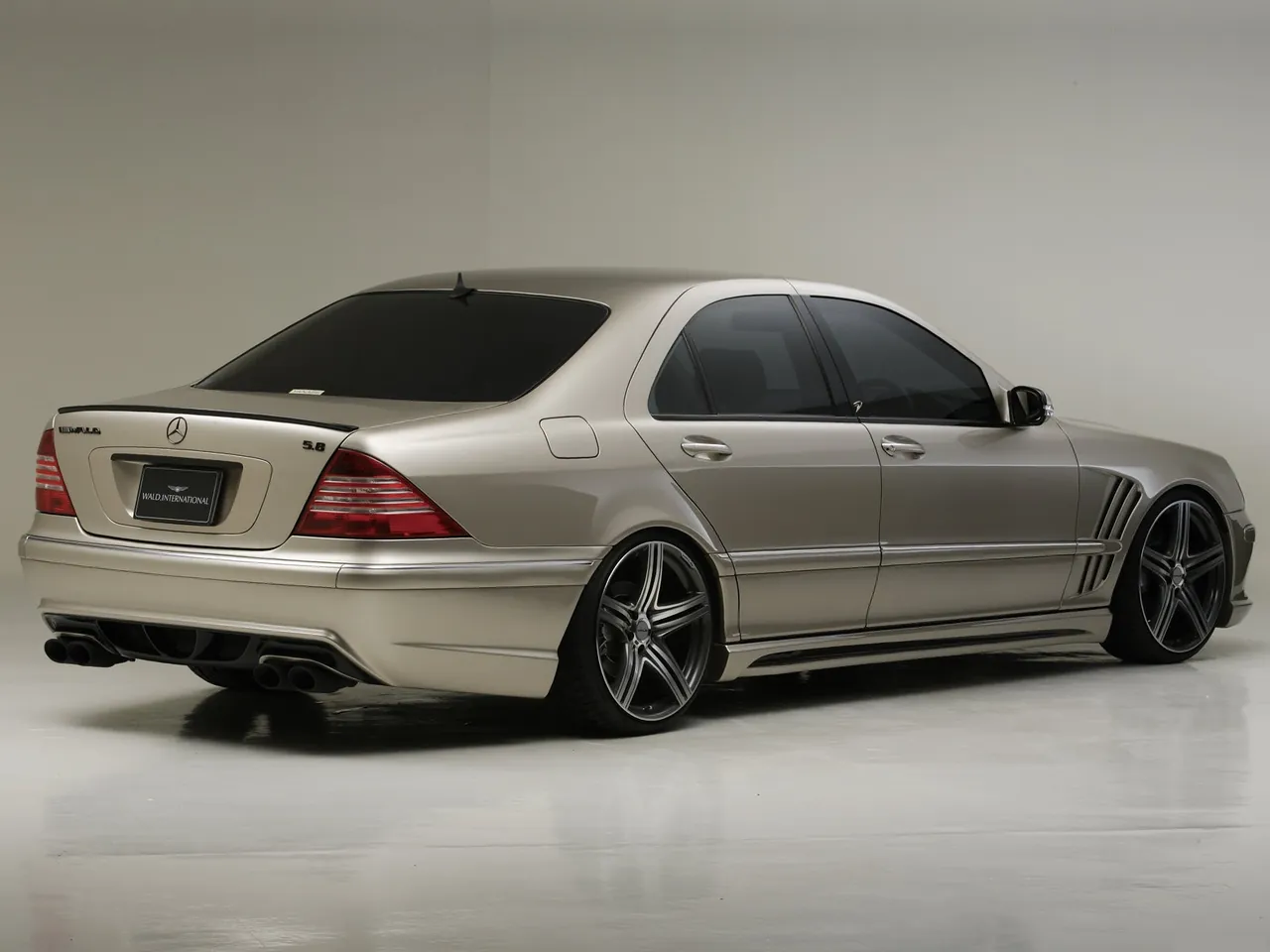 Wald Mercedes-Benz S-Class W220 (2007) – zadní tříčtvrteční pohled
