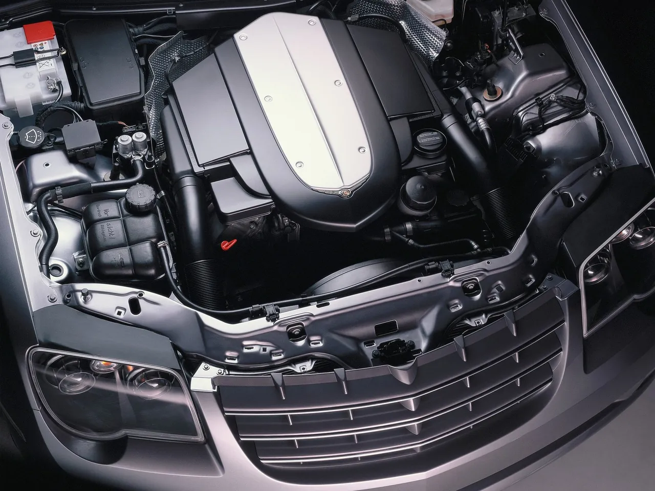 Chrysler Crossfire (2004) – motorový prostor