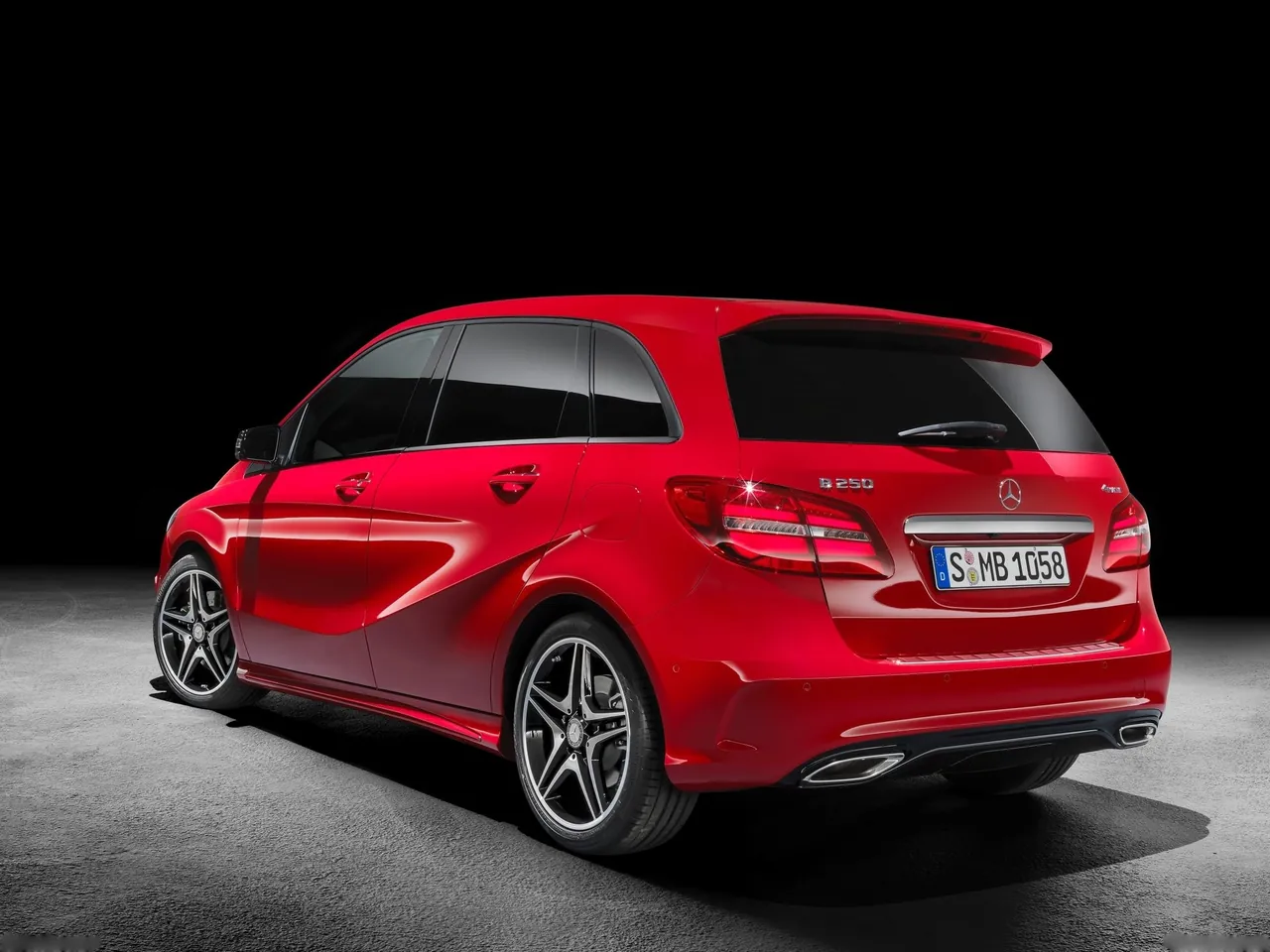 Mercedes-Benz B-Class (2015) - Rear Three-Quarter
