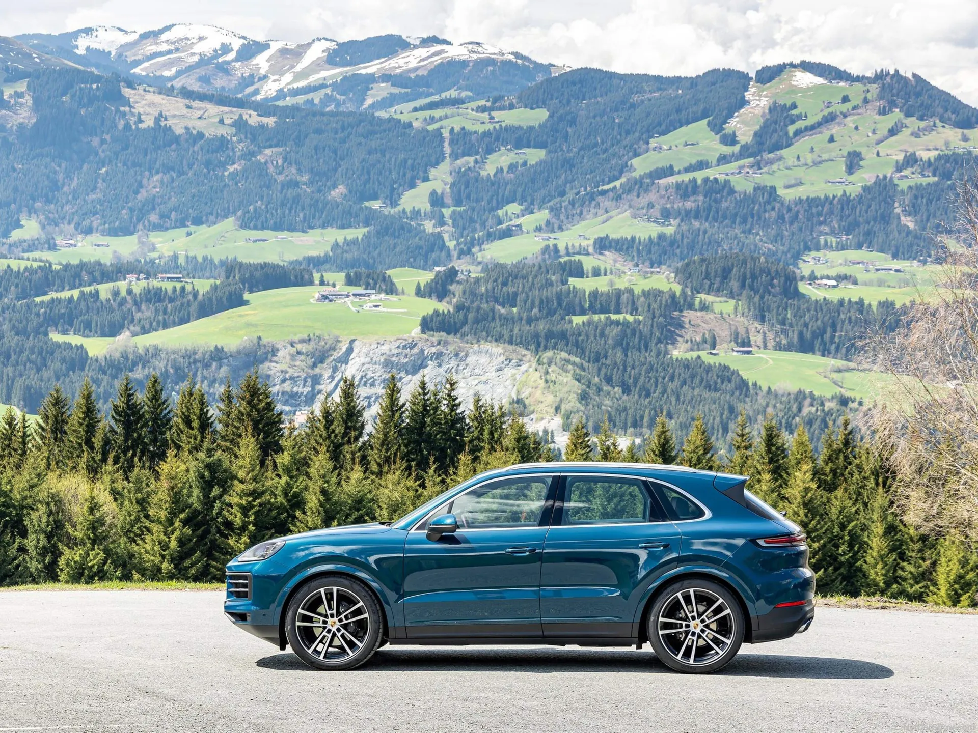 Porsche Cayenne (2024) – boční profil