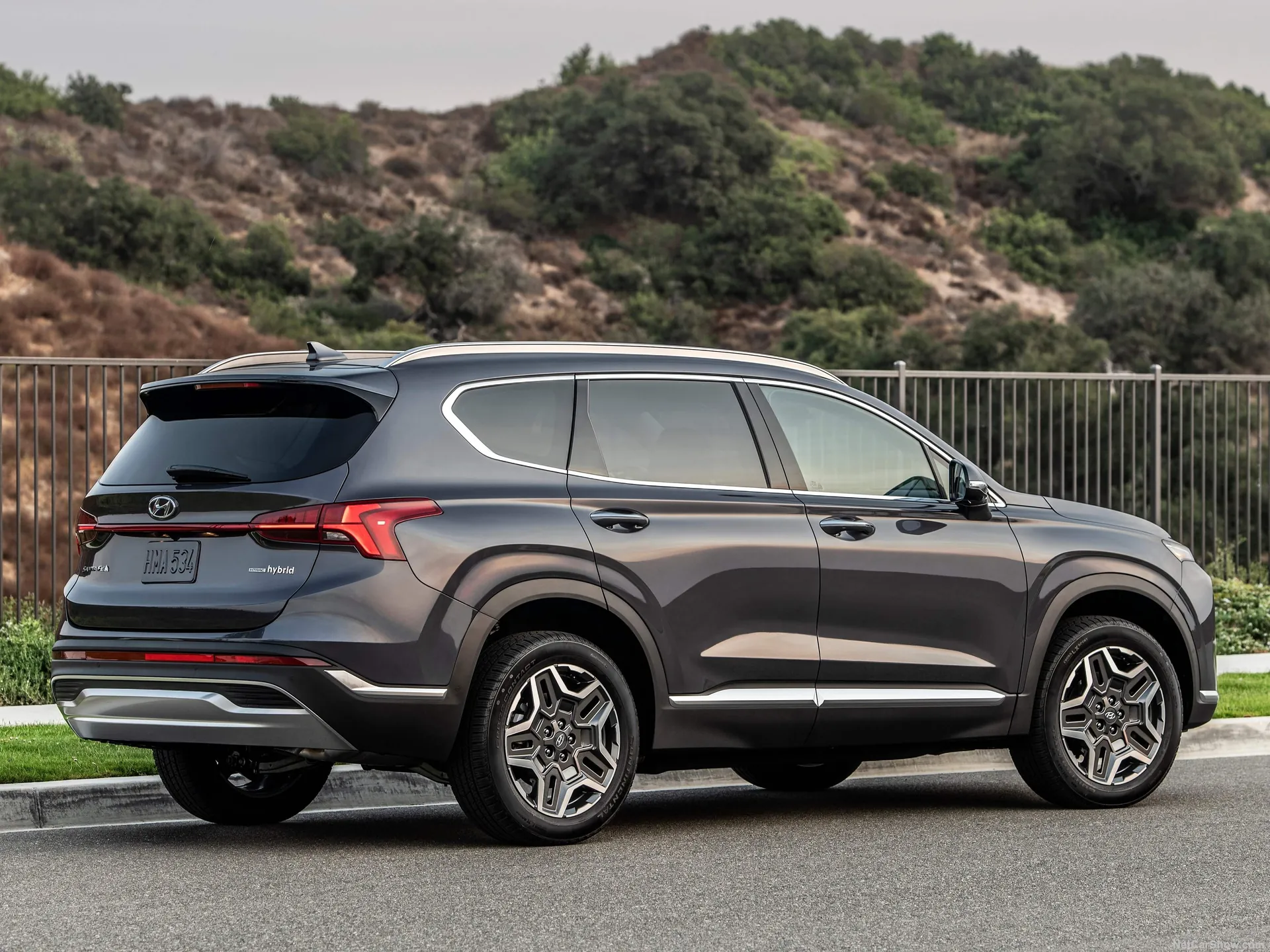 Hyundai Santa Fe [US] (2021) – zadní tříčtvrteční pohled