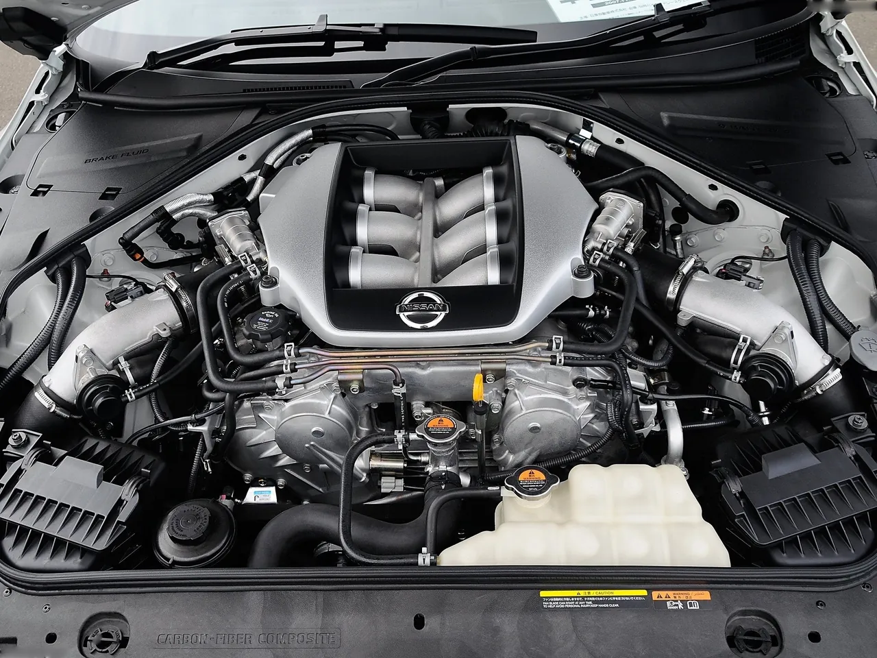 Nissan GT-R (2008) – motorový prostor