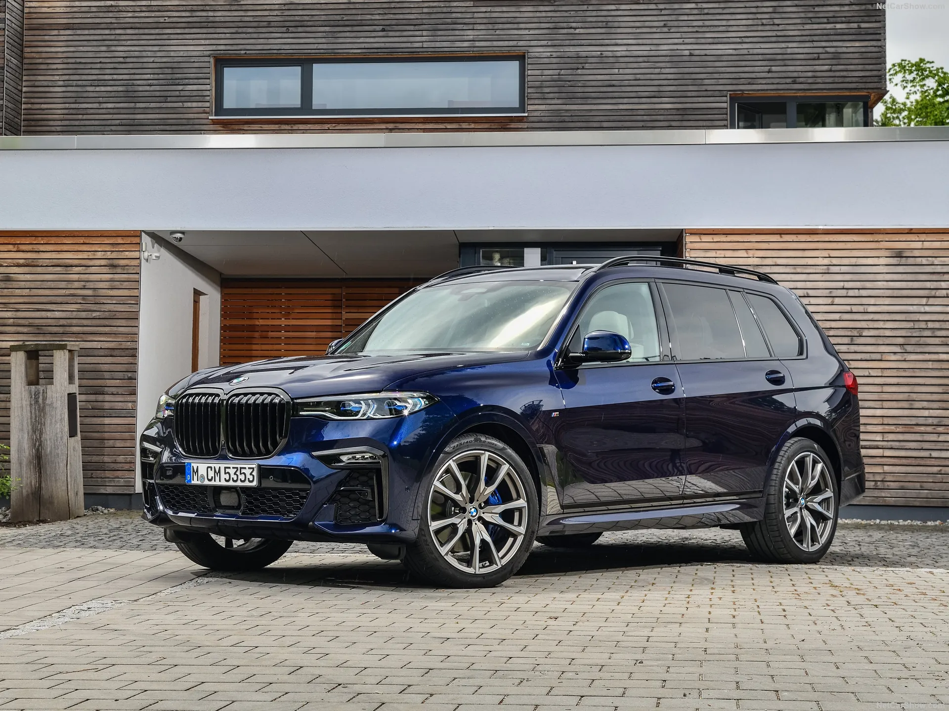 BMW X7 M50i (2020)