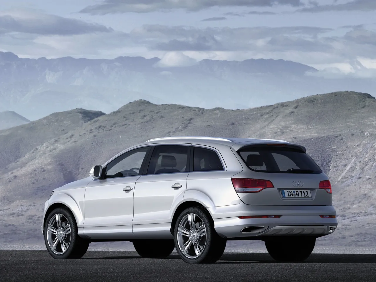Audi Q7 V12 TDI (2007) – zadní tříčtvrteční pohled