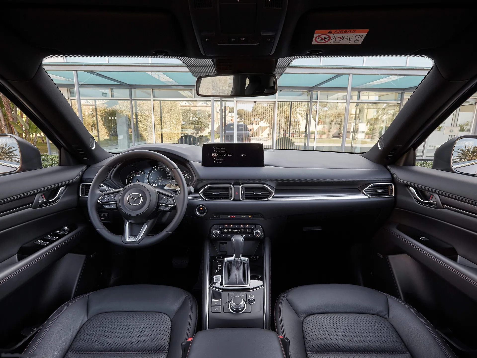 Mazda CX-5 (2023) – interiér