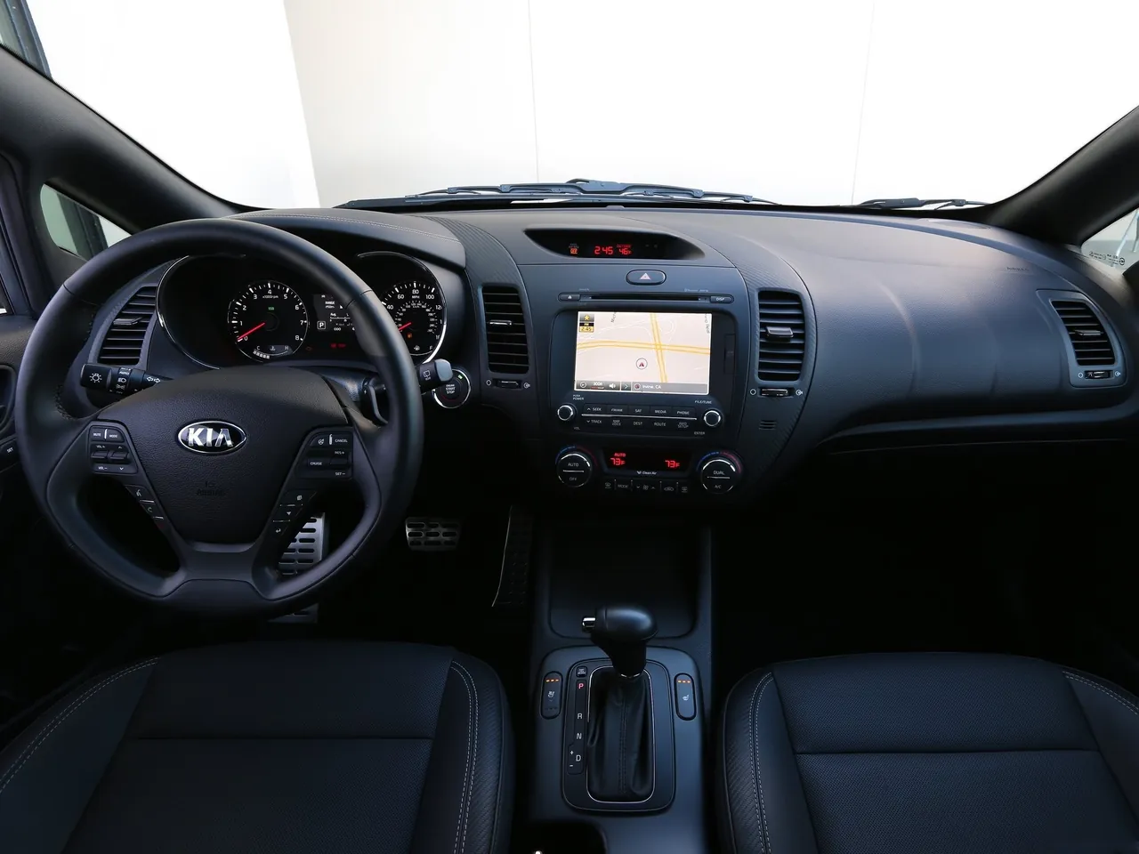 Kia Forte 5-door (2014) – interiér