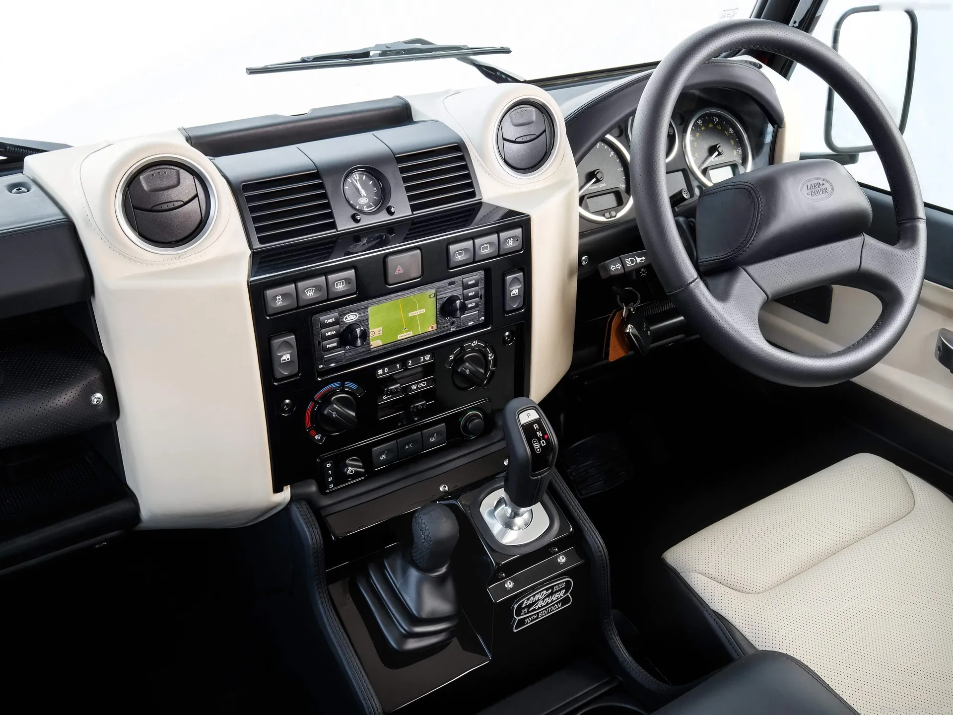 Land Rover Defender Works V8 (2018) - Interior