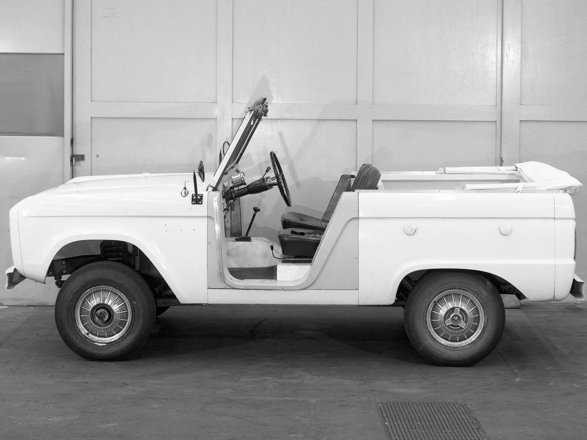 Ford Bronco Roadster (1966) – boční profil