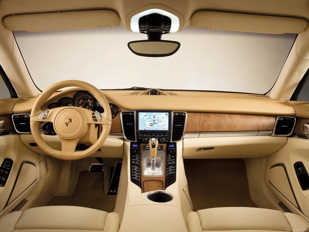 Porsche Panamera (2010) – interiér