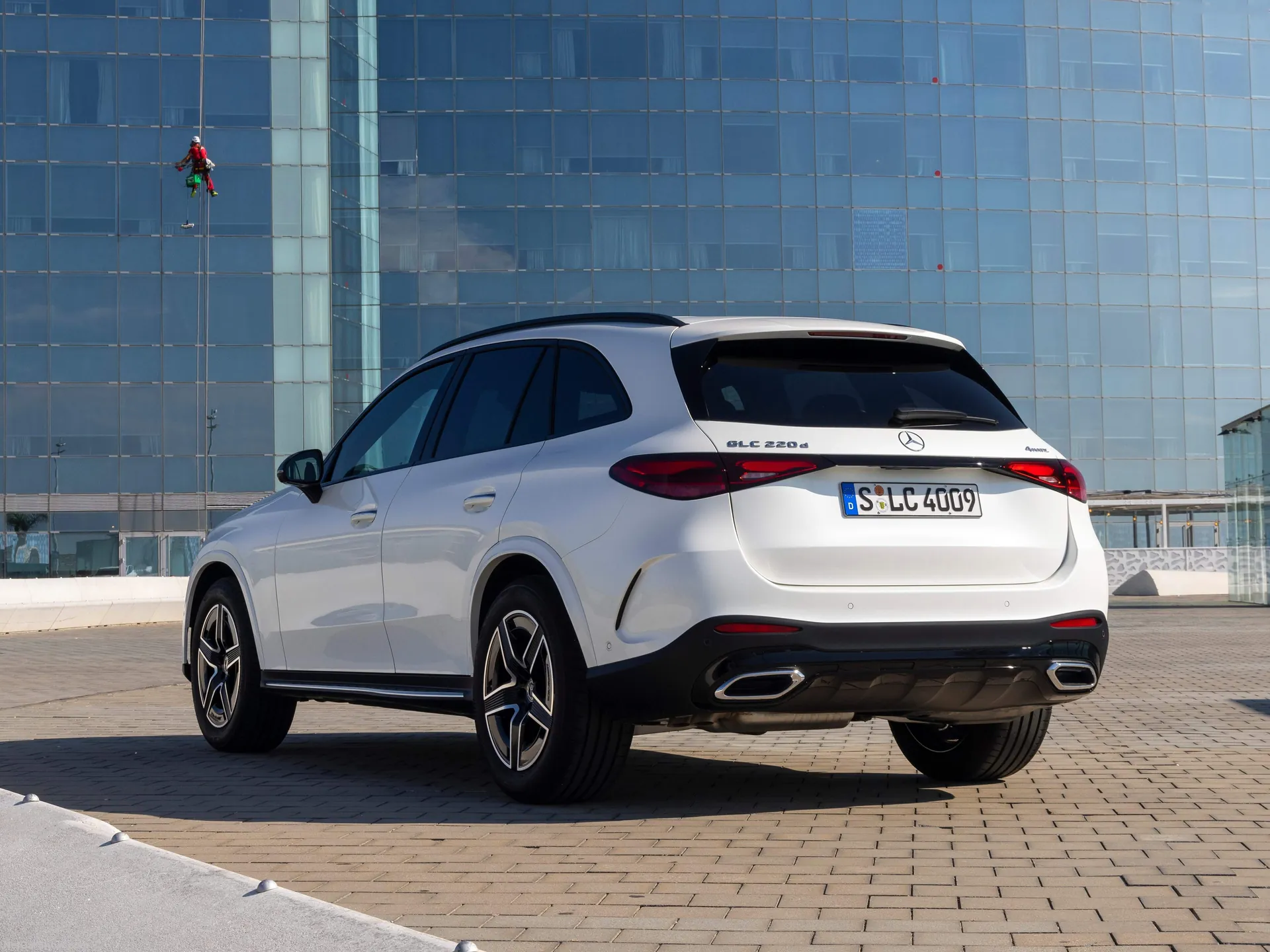 Mercedes-Benz GLC (2023) – zadní tříčtvrteční pohled