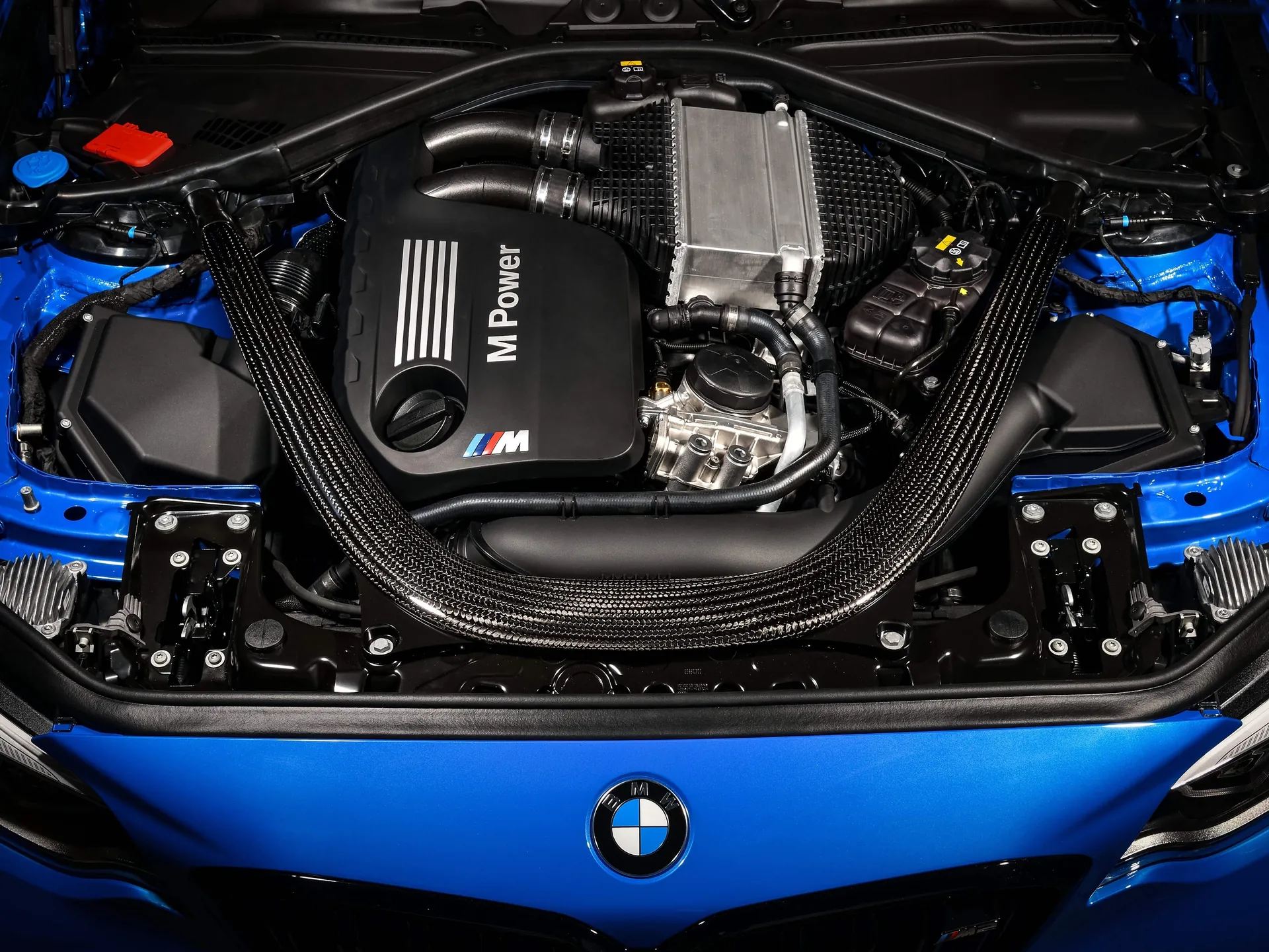 BMW M2 CS (2020) – motorový prostor