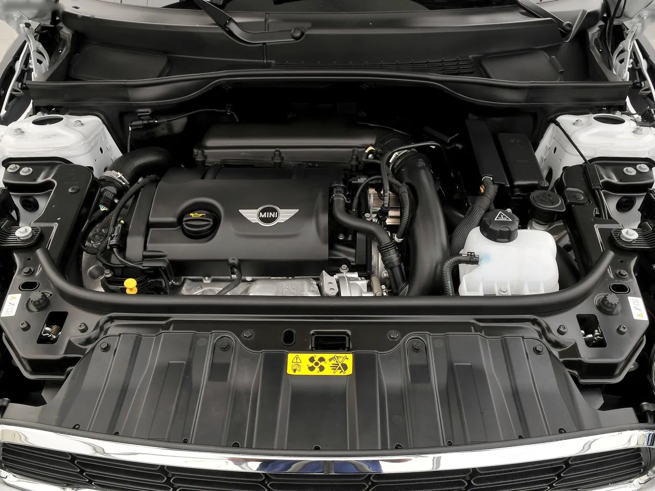 Mini Countryman (2011) – motorový prostor