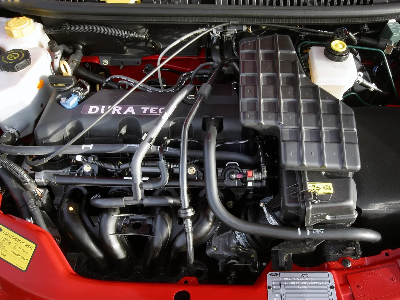 Ford Ka (2003) – motorový prostor