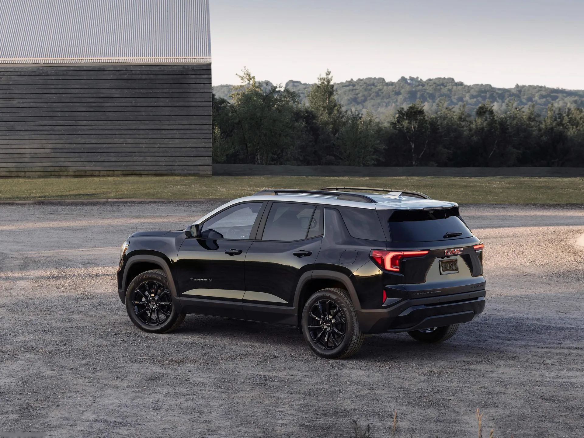 GMC Terrain (2025) – zadní tříčtvrteční pohled