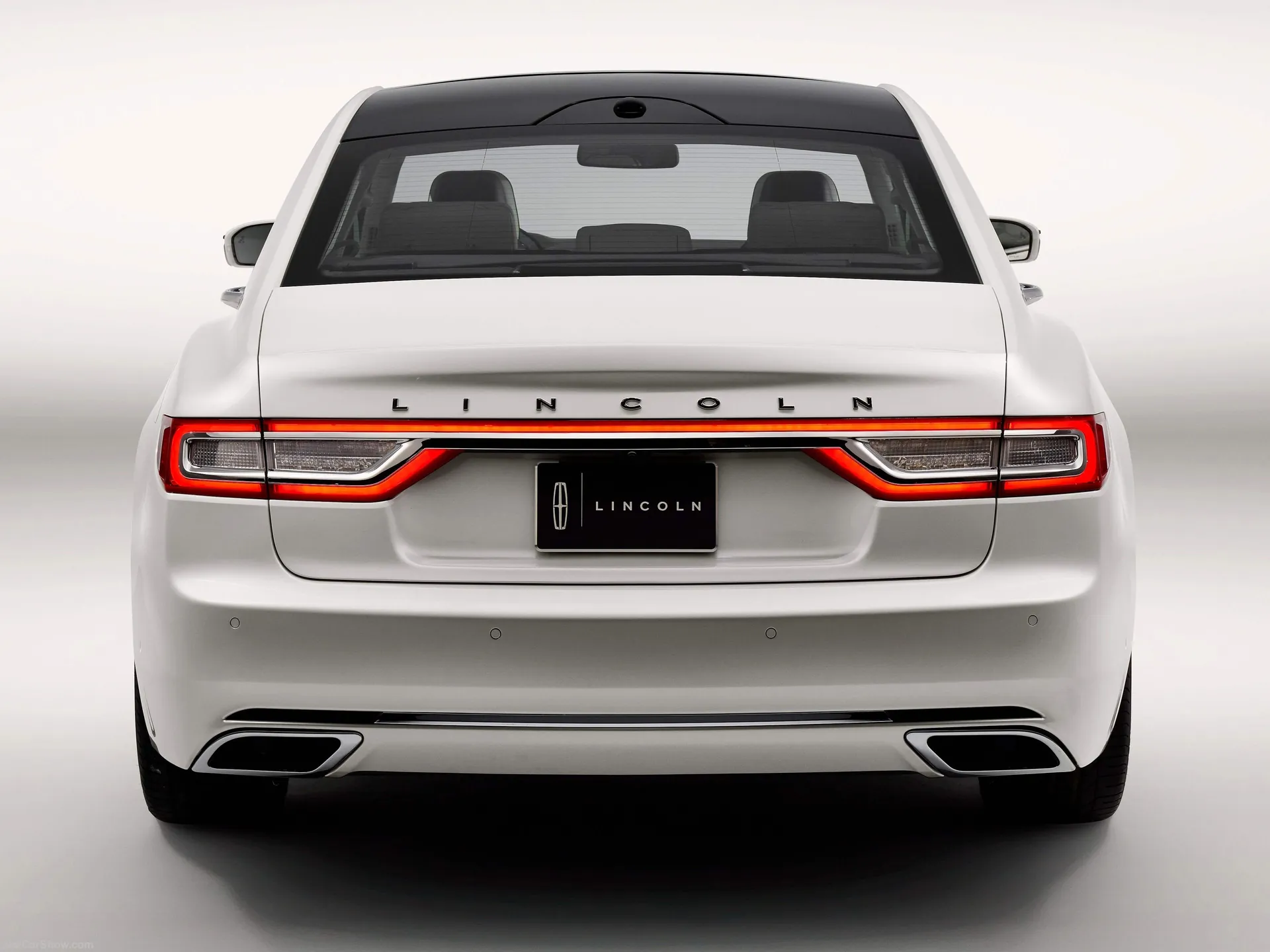 Lincoln Continental (2017) – zezadu
