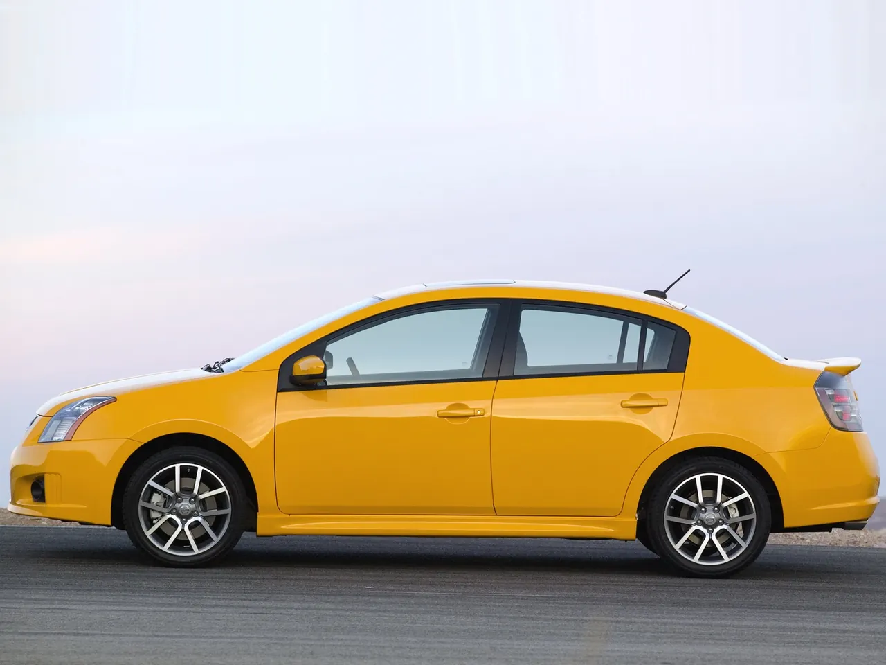 Nissan Sentra SE-R (2007) – boční profil
