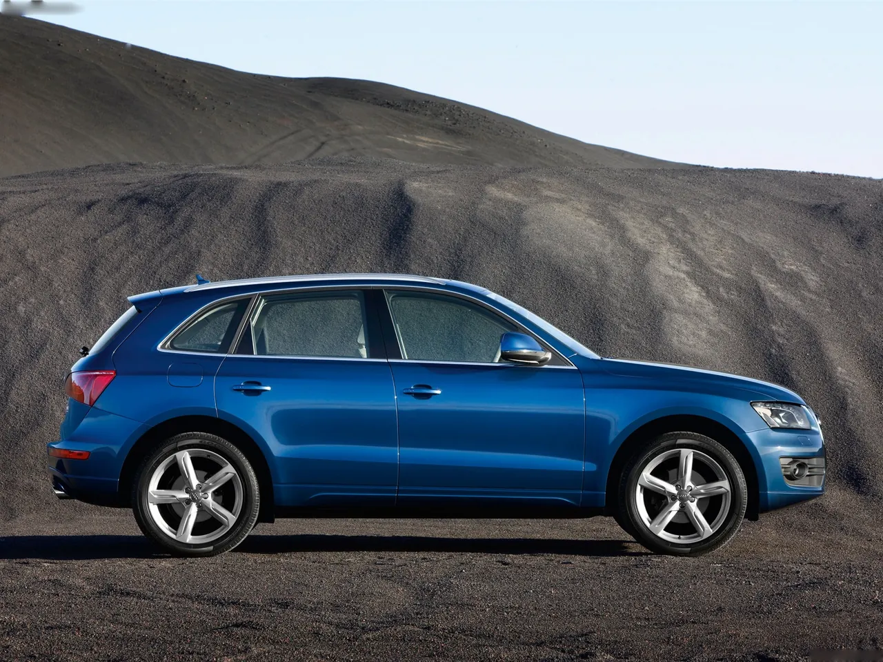 Audi Q5 (2009) – boční profil