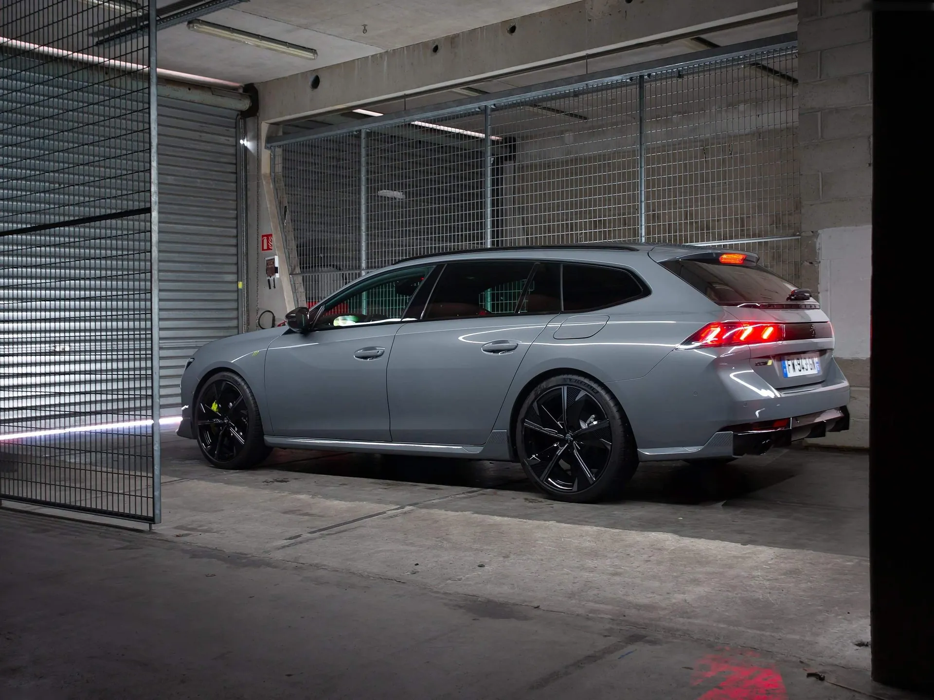 Peugeot 508 SW PSE (2021) - Rear Three-Quarter