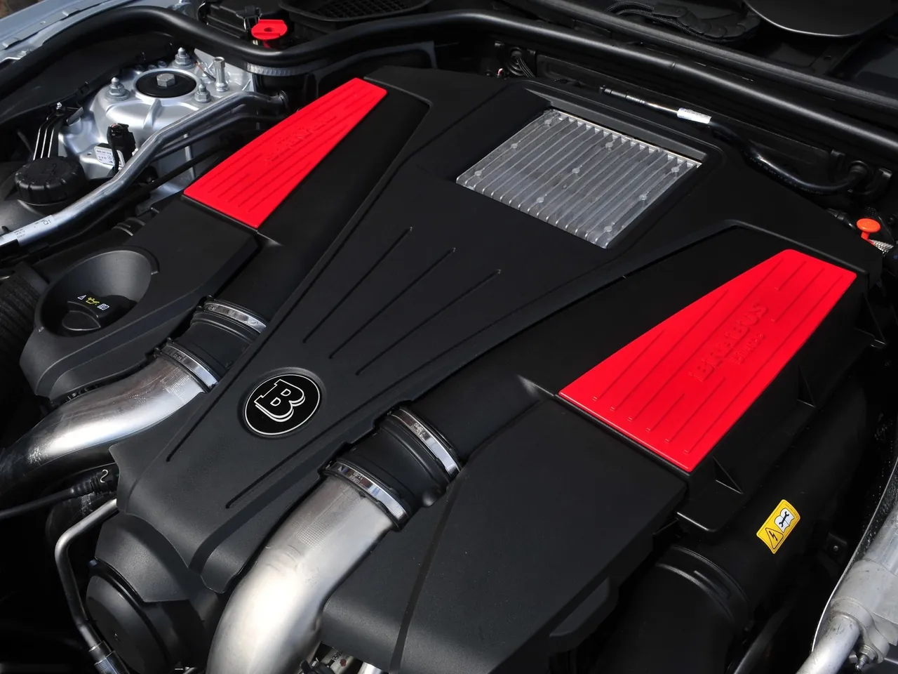 Brabus Mercedes-Benz SL-Class (2012) – motorový prostor