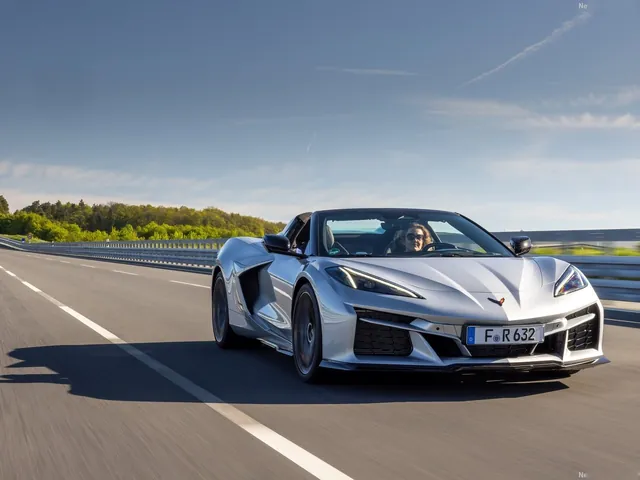 Chevrolet Corvette E-Ray Convertible [EU] (2026)
