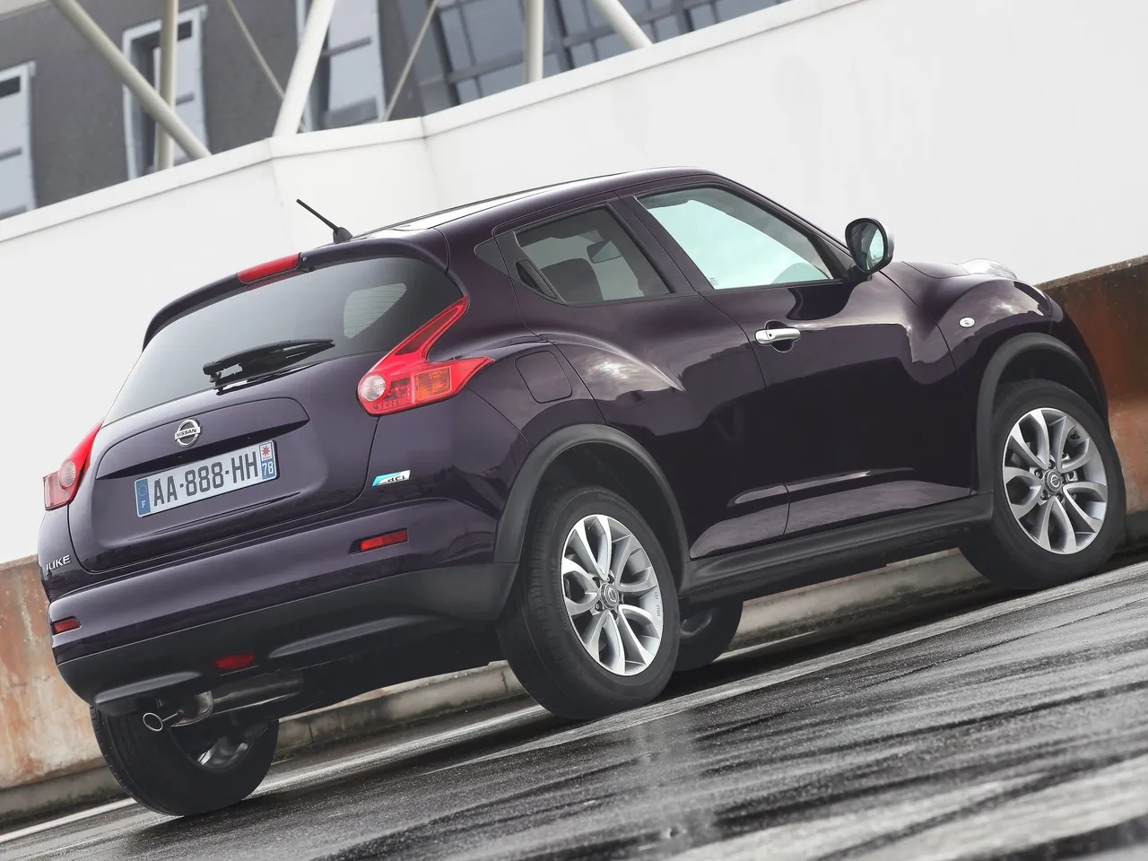 Nissan Juke Shiro (2012) – zadní tříčtvrteční pohled