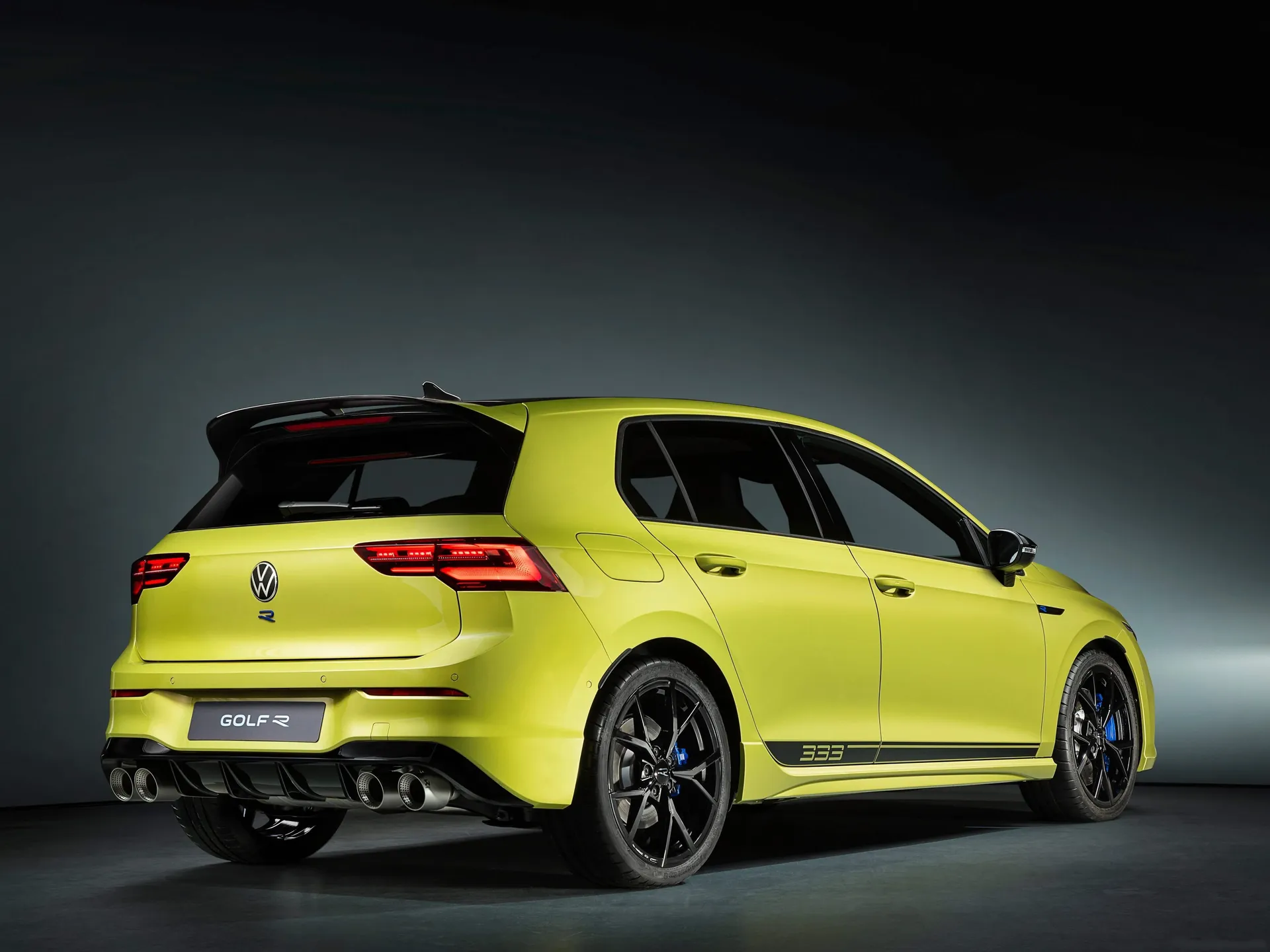 Volkswagen Golf R 333 Limited Edition (2023) – zadní tříčtvrteční pohled