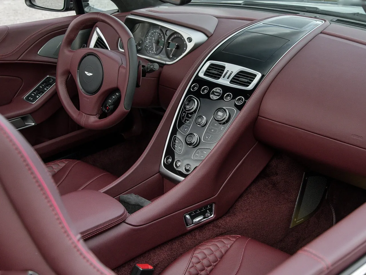 Aston Martin Vanquish Volante (2015) - Interior