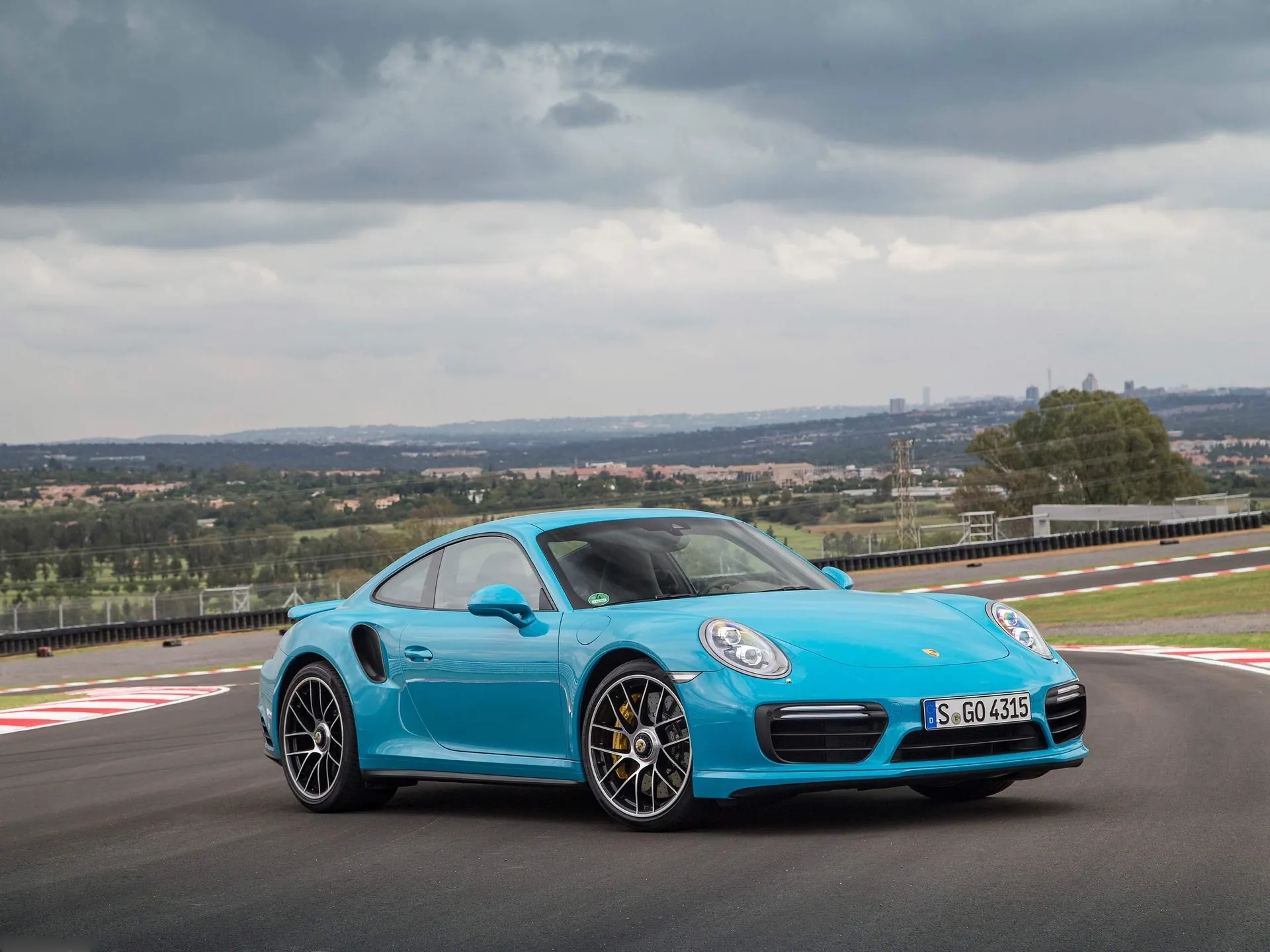 Porsche 911 Turbo S (2016)