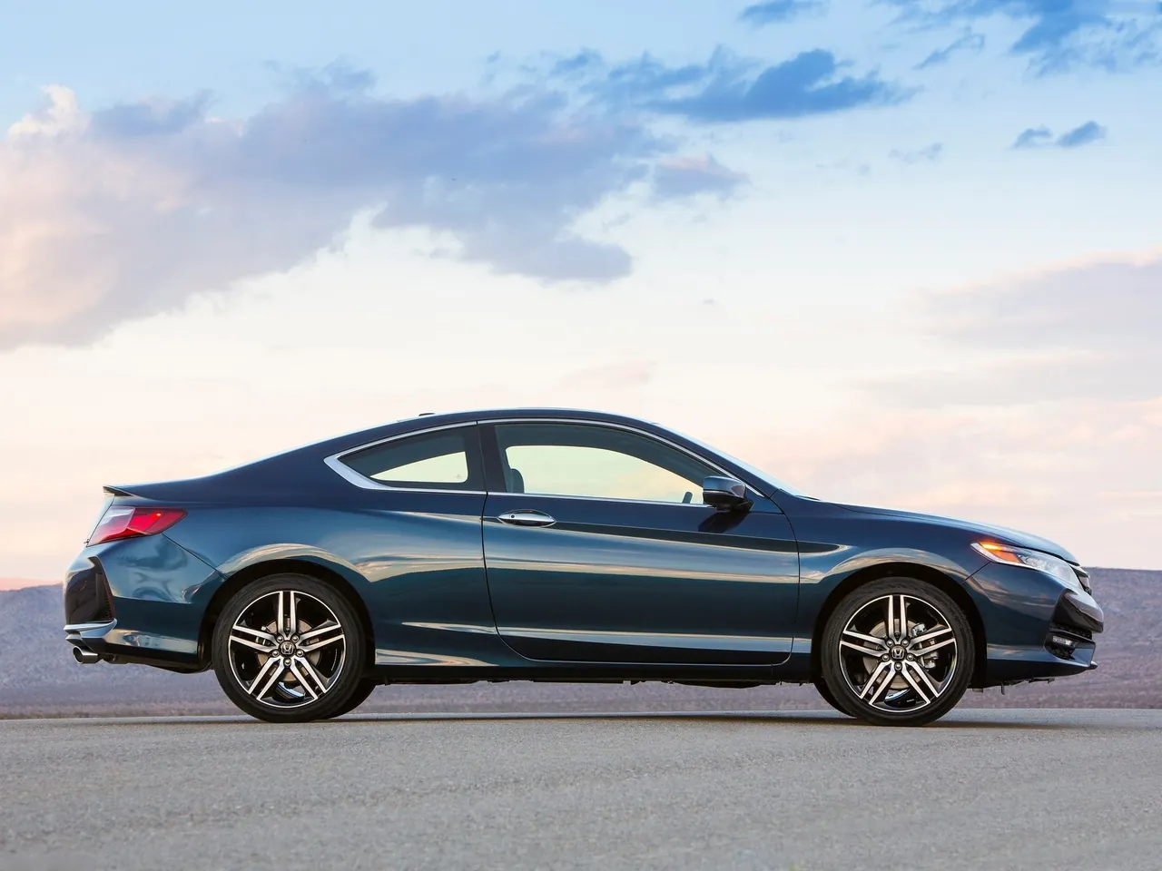 Honda Accord Coupe (2016) - Side Profile