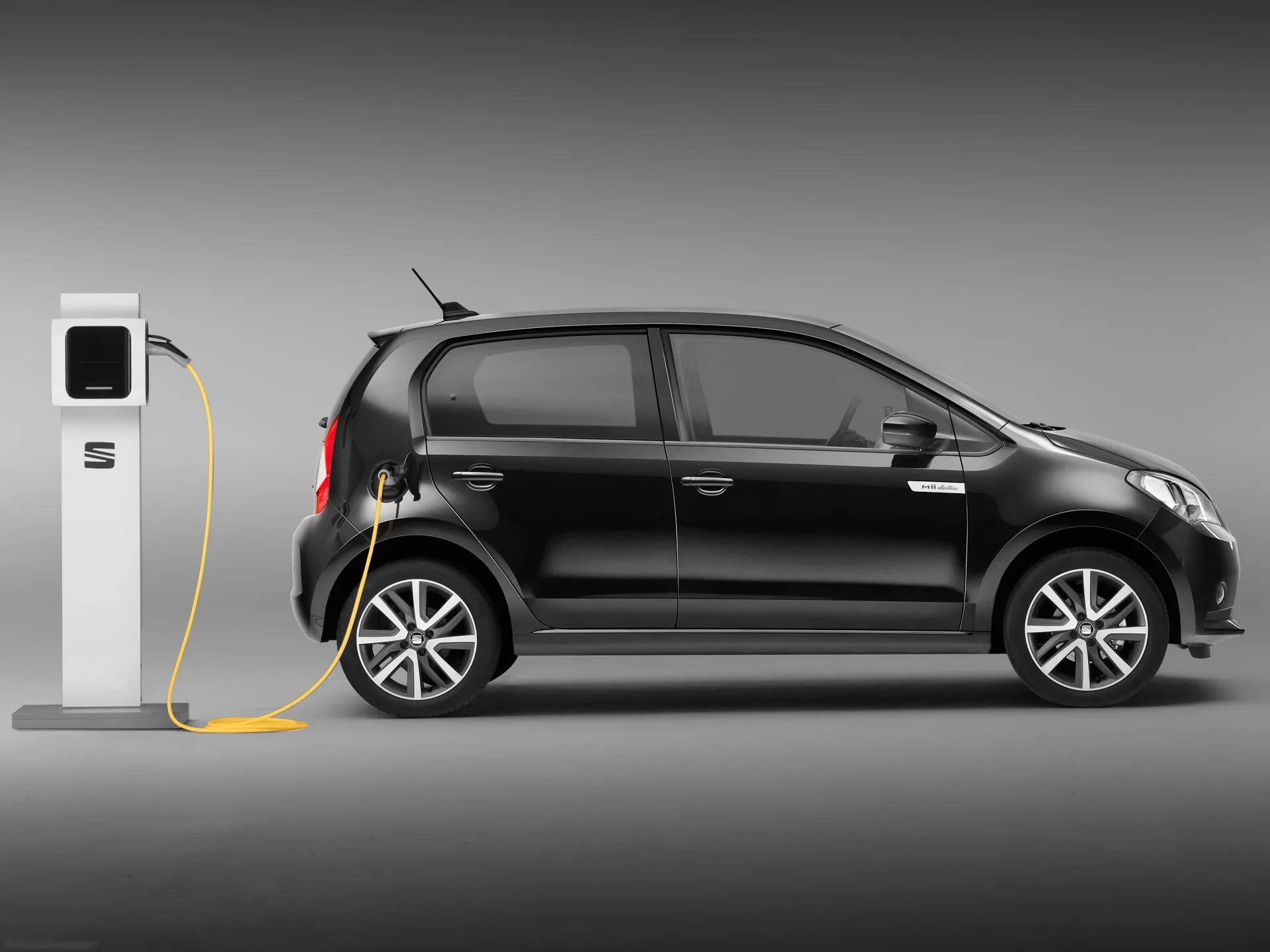 Seat Mii Electric (2020) - Side Profile