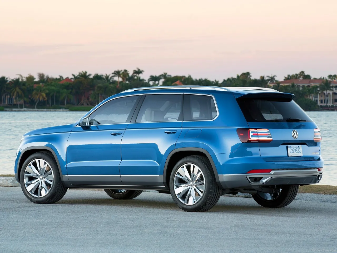 Volkswagen CrossBlue Concept (2013) – zadní tříčtvrteční pohled