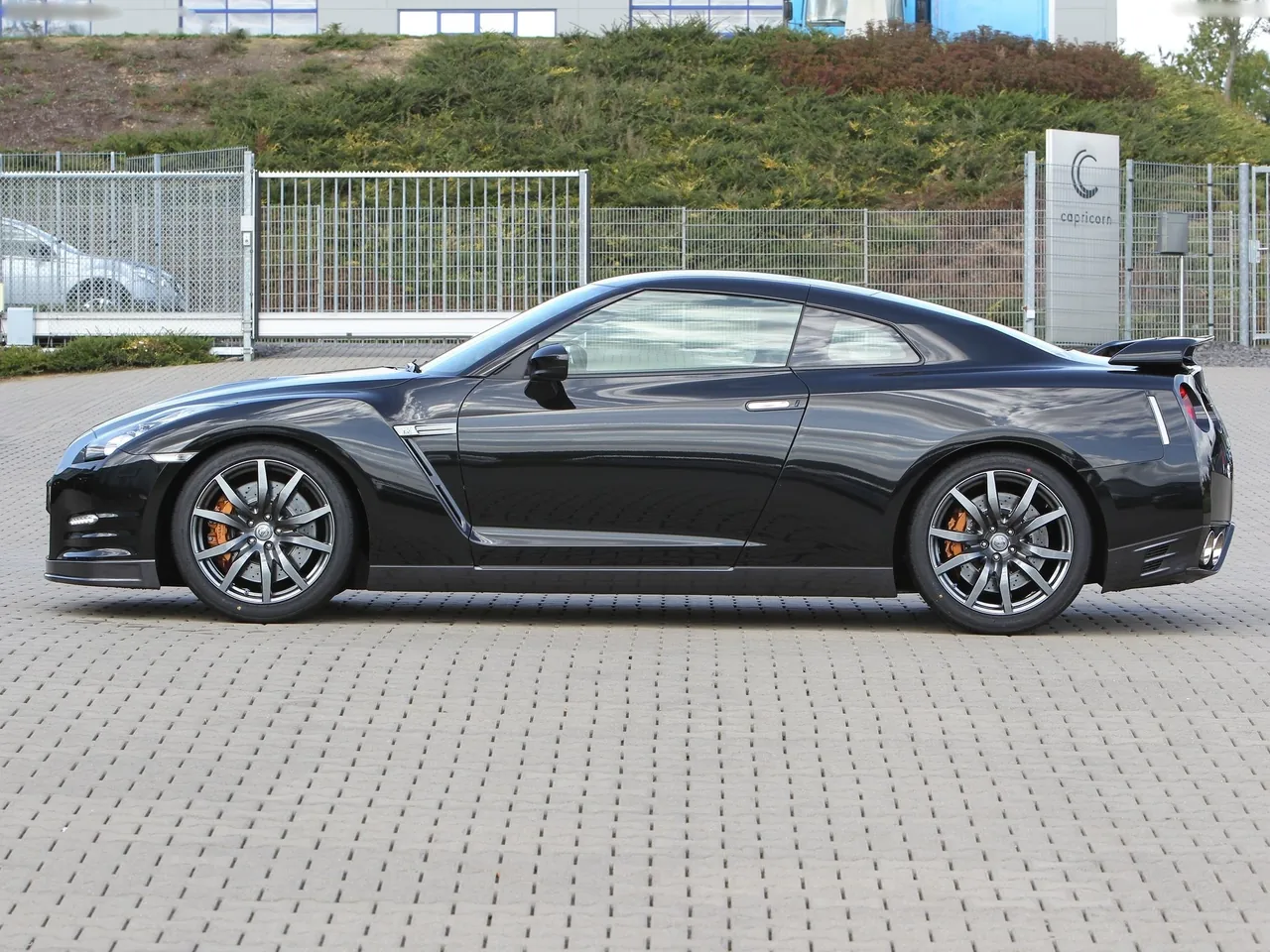 Nissan GT-R (2012) - Side Profile